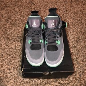 Air jordan green glow 4’s